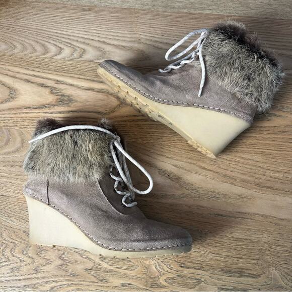 Bettye Mueller Fur Trimmed Ankle Boot Suede Lace Up Wedge Tan Women’s Size 38 - Picture 7 of 9